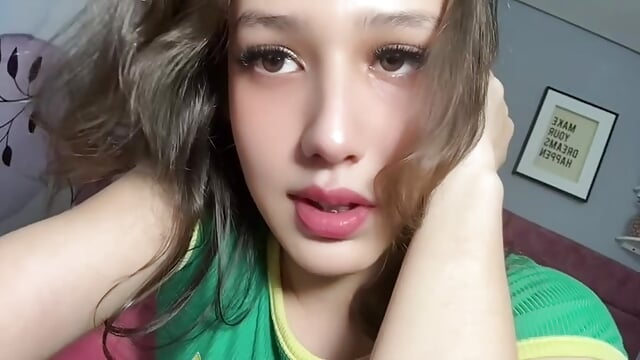 mmeow 😋 - فيديو من ValeriaAguilar موديل الكام