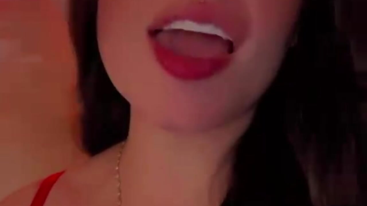 singing because today I am very happy - video by msschloee_ cam model