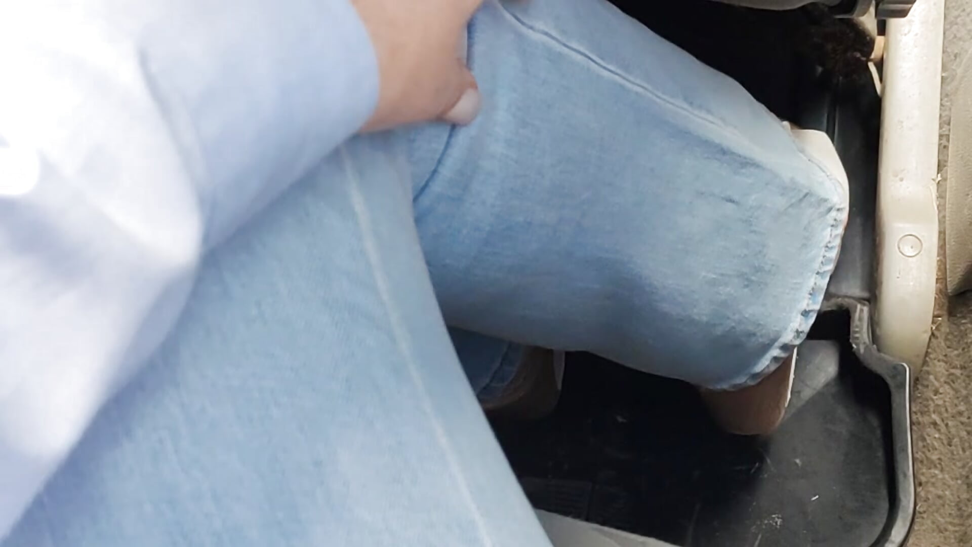 I play with my foot in a taxi - video by FENIX_ZLA cam model