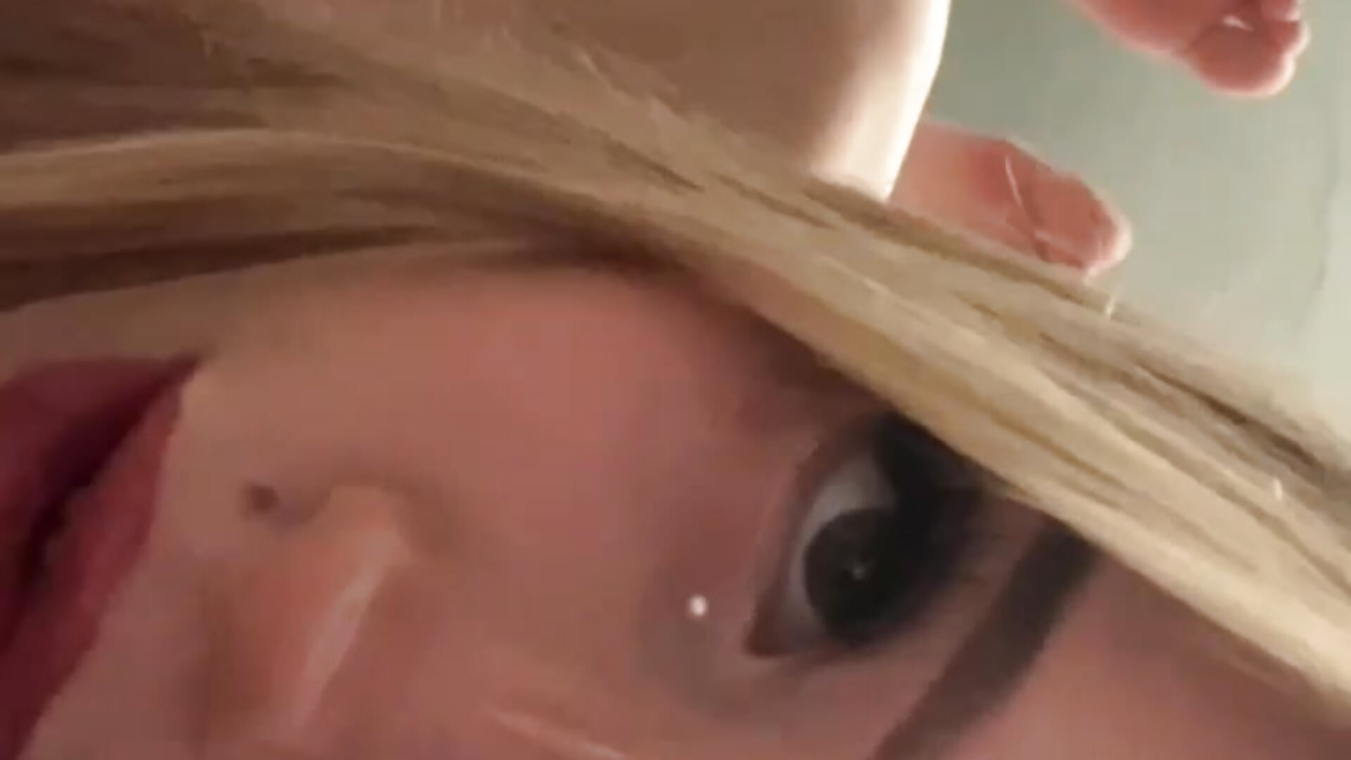 ♥ - video by Lola_ice cam model