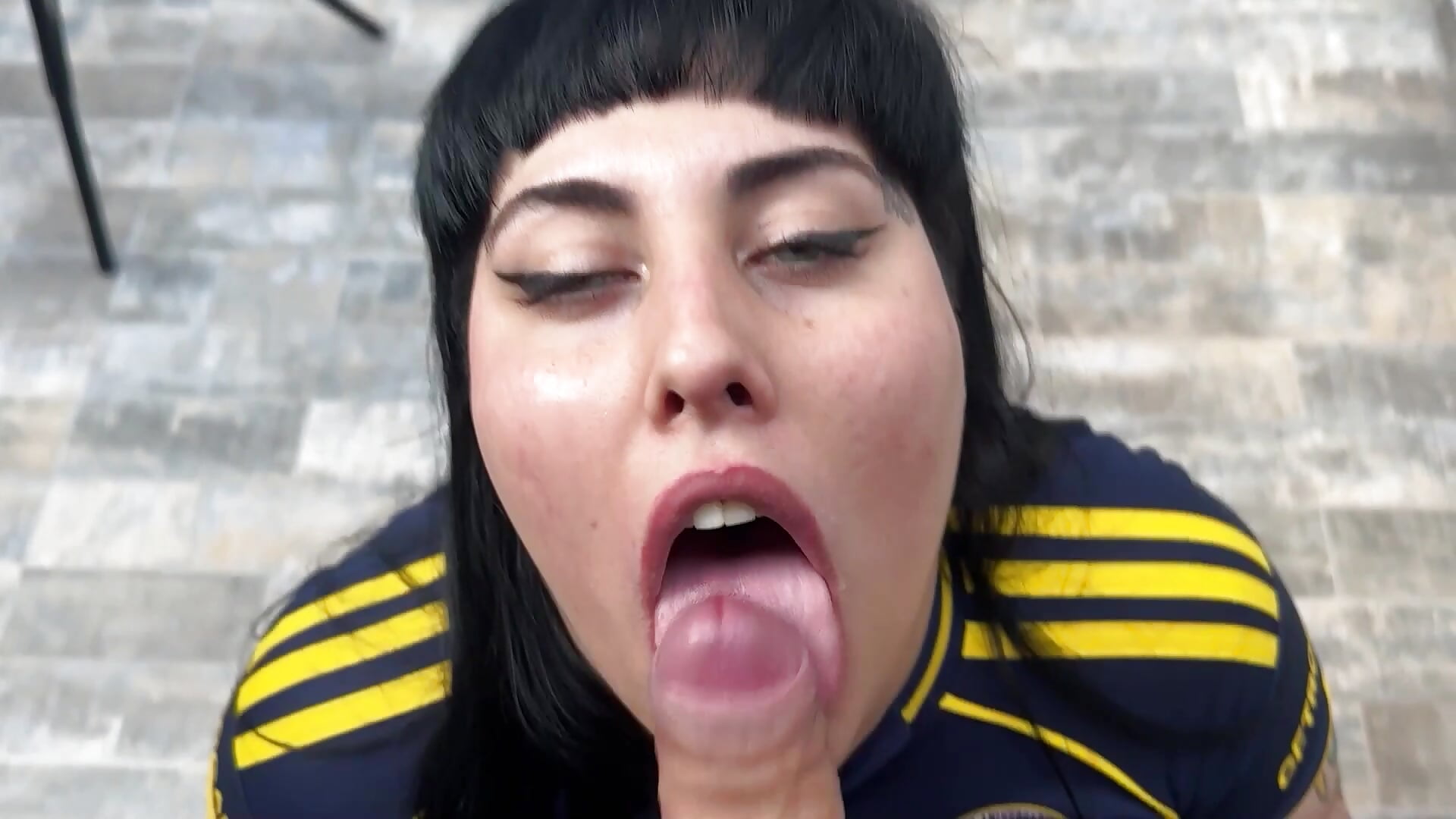 Haciendole la cola a boca micro - video by zekefotoslive cam model