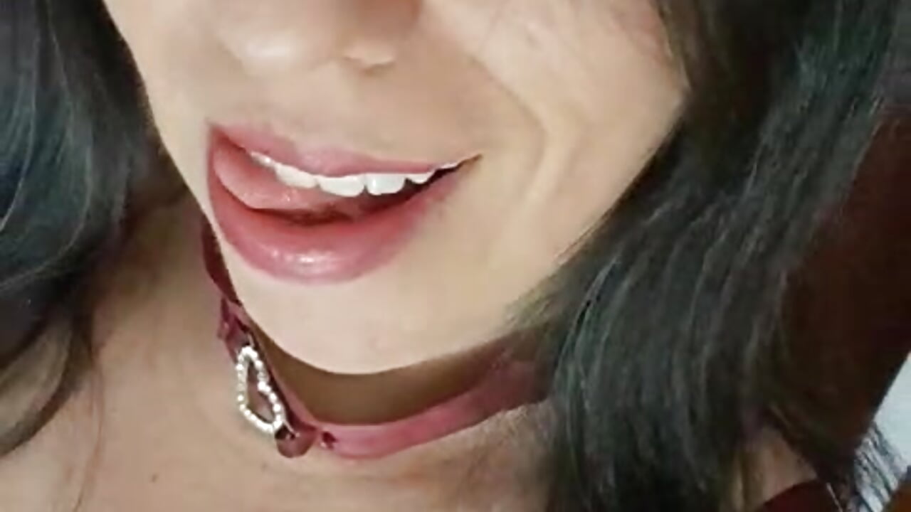 Sexy woman in red – video af Bonnie__milf cam-model