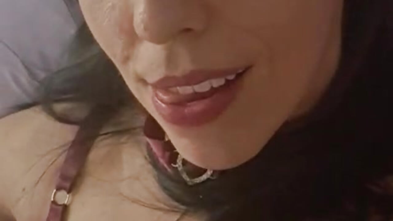 Come and enjoy my sexy red lingerie - Video von Bonnie__milf Cam-Model