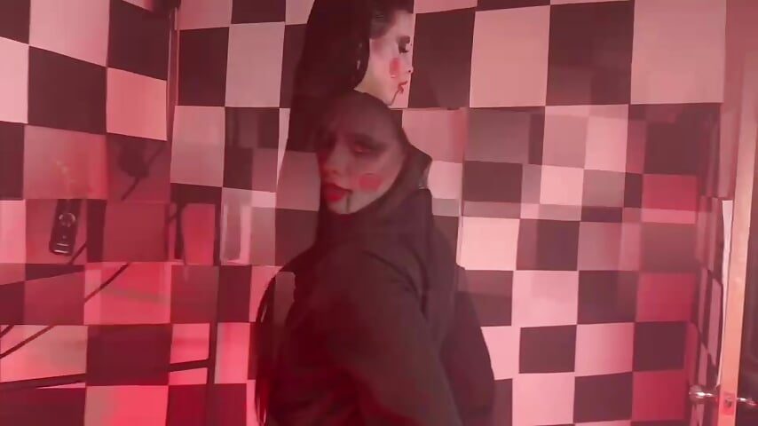 SCAPE ROOM - Halloween 2025 official video - βίντεο μοντέλου MariaHerrera_