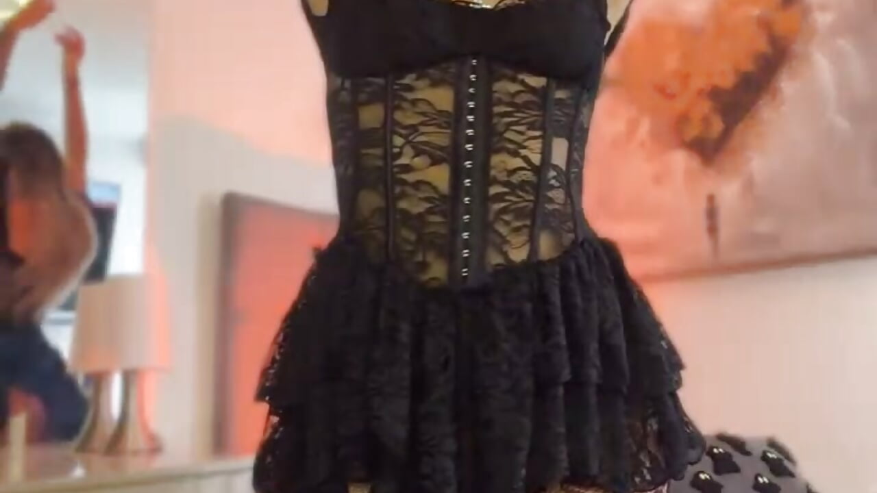 hi halloween - video oleh model kamera mariablonde