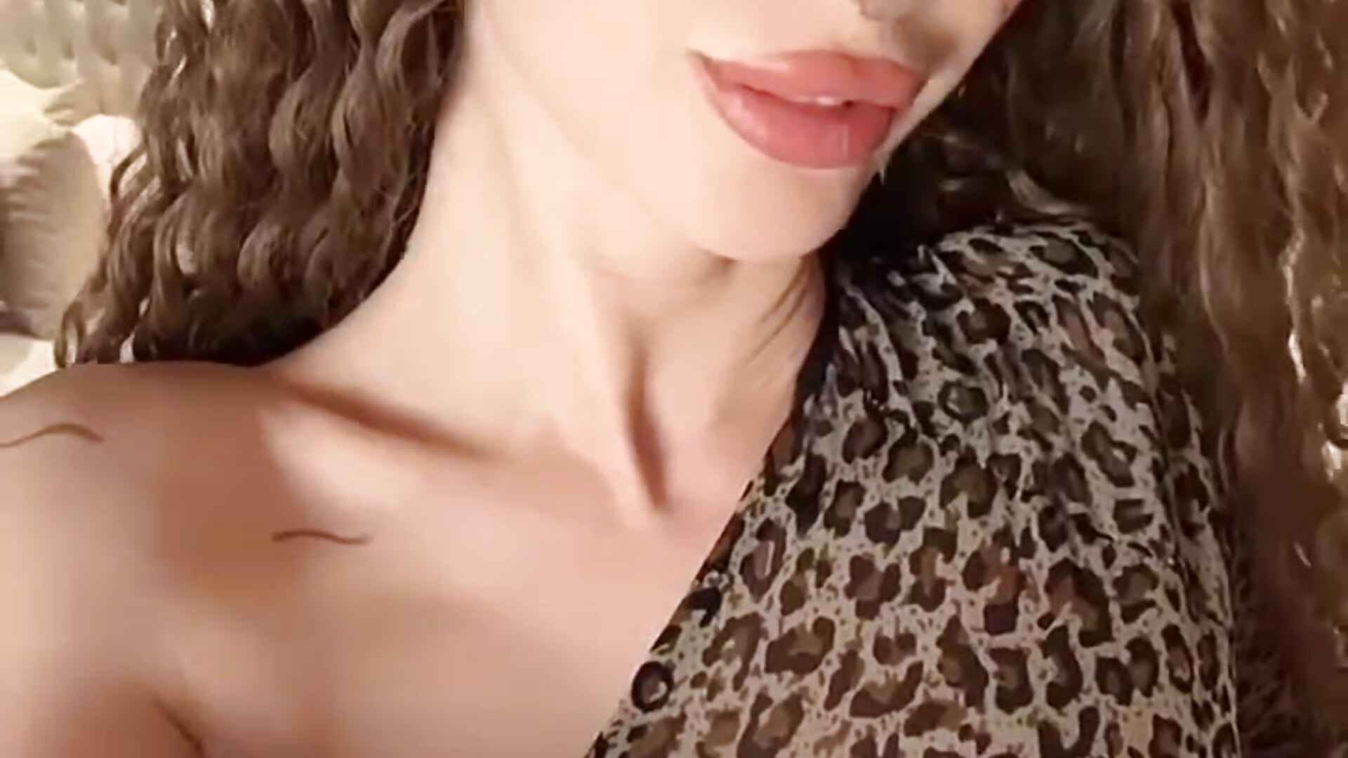 Mischievous like a feline, I will turn your world upside down with my alluring curves... - video by AngelaDevins cam model