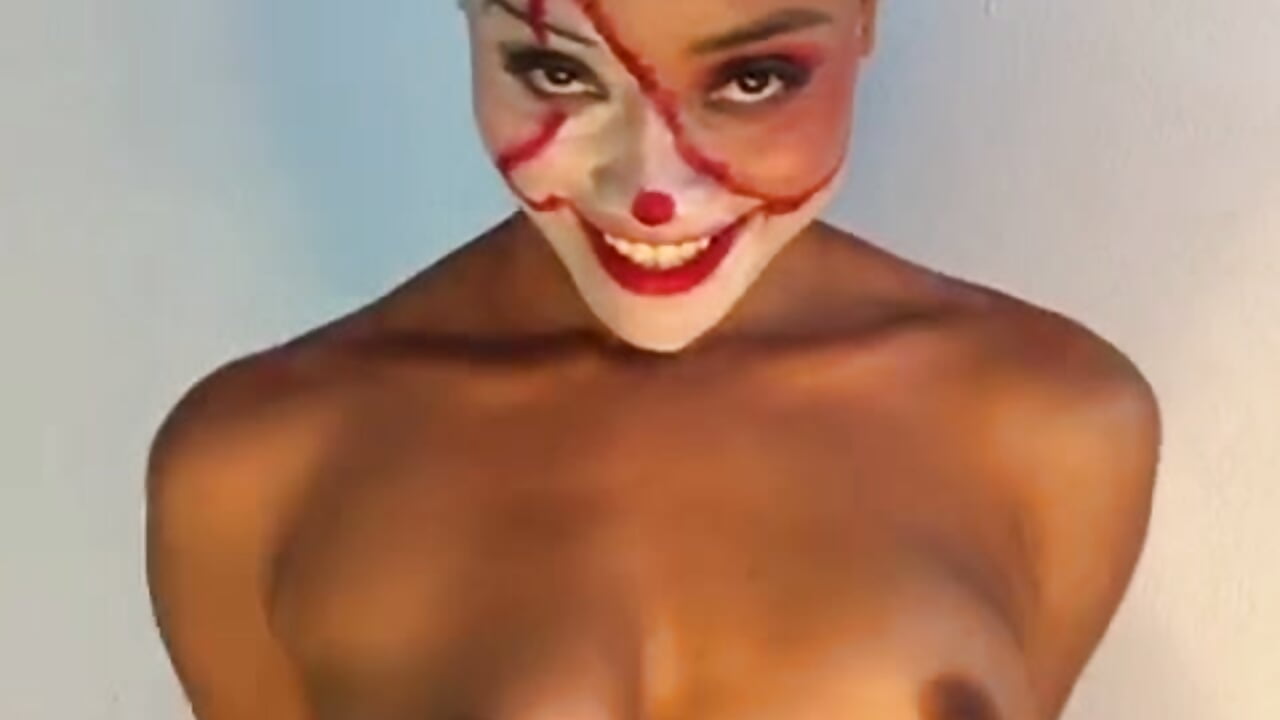 Pennywise has a new game…😈🔥🎈 - Vídeo de Juliette__3, modelo de vídeos