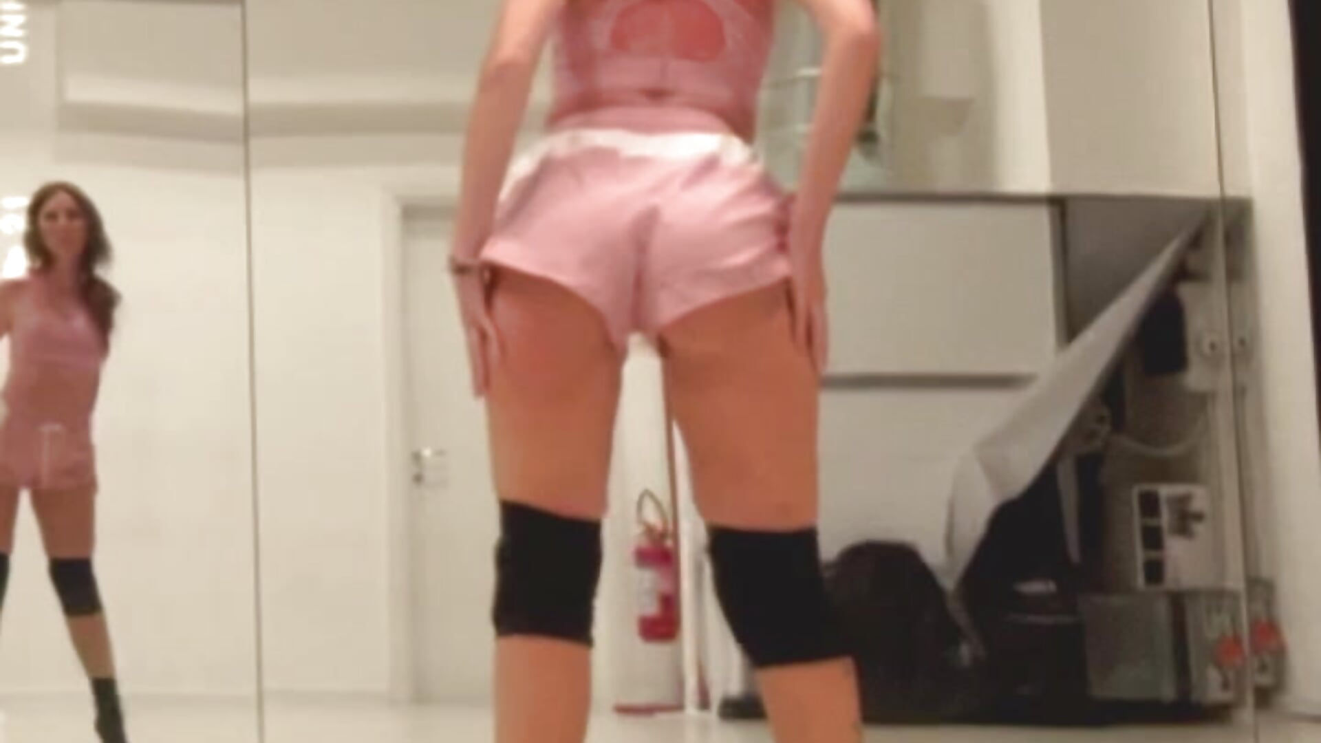 My dance - clip cu MimiAndTheMoon model videochat