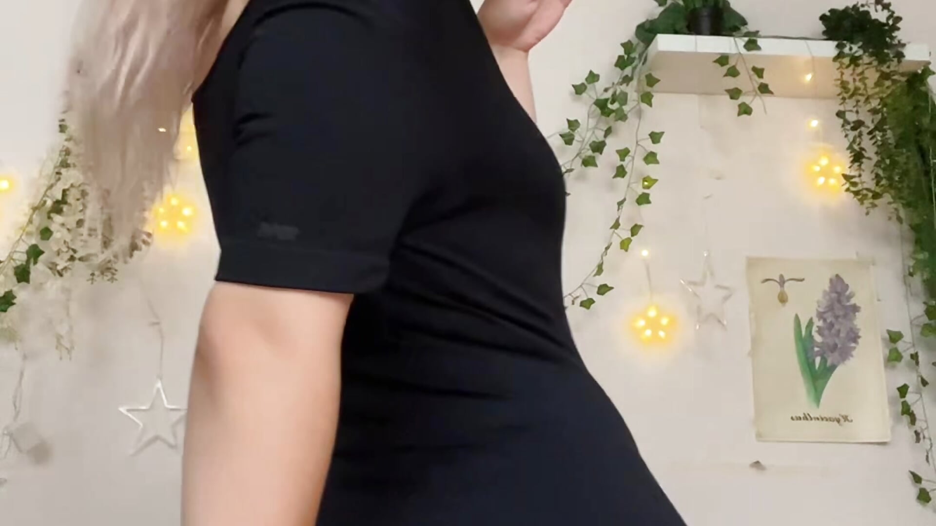 A little dancing - video by Moonlight_Mia cam model