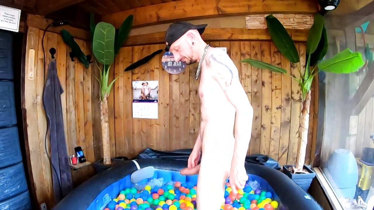 Having fun with (my) balls in the whirlpool :-) - video by RikoSolid cam model