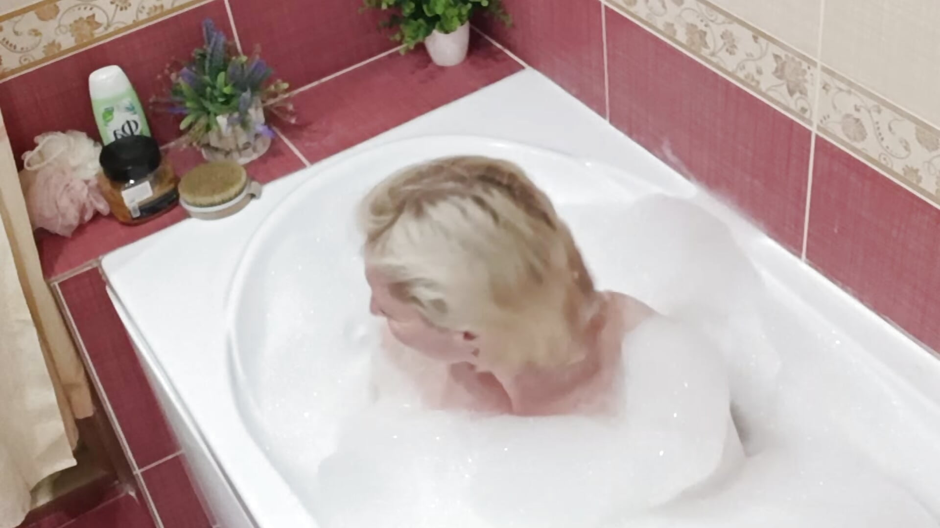 Taking a bubble bath - 視頻由 AN555NA 主播提供