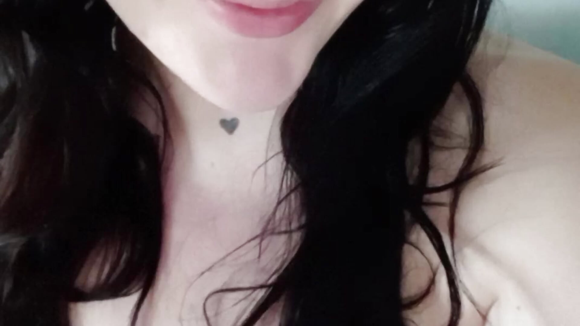 Finger suck tease - video by InnocentElven cam model