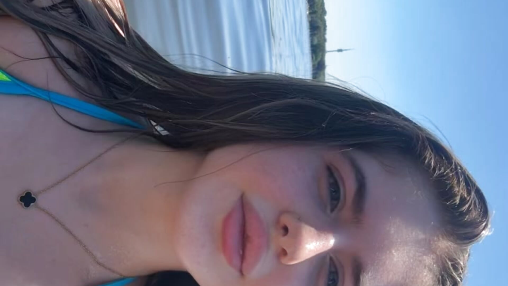 no plastic in ocean 😝 - Video von Holly-Glamour Cam-Model