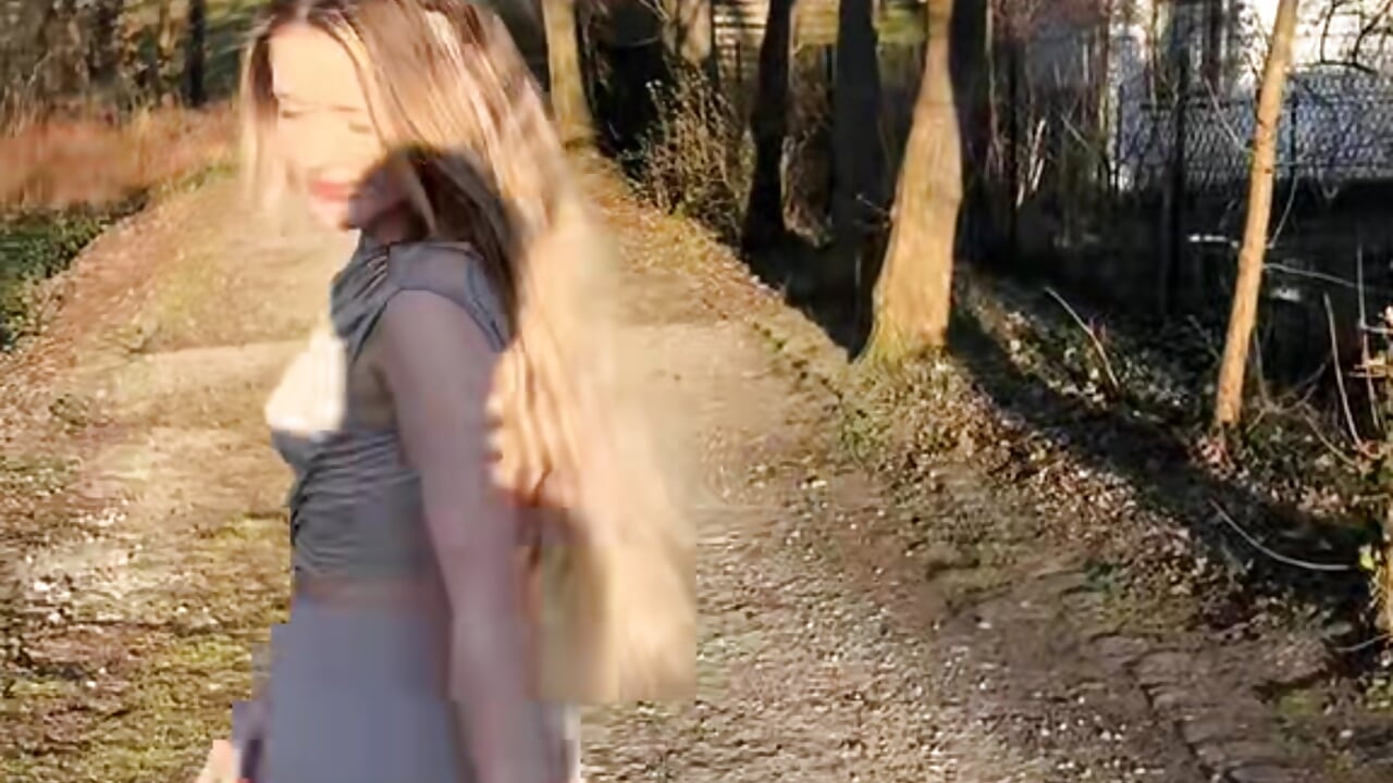 Spazieren ist nicht langweilig, wenn man die richtige Person dabei hat - Video von Holly-Glamour Cam-Model