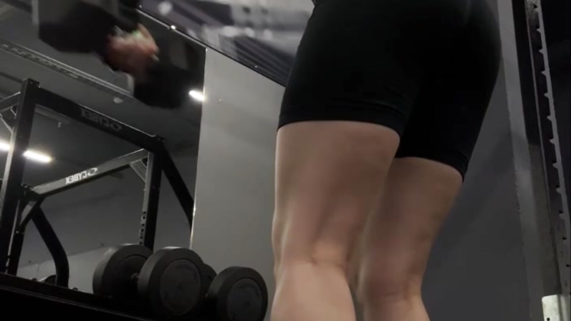 when you just drinking your beer im training and also drinking a beer - βίντεο μοντέλου eelizabeth