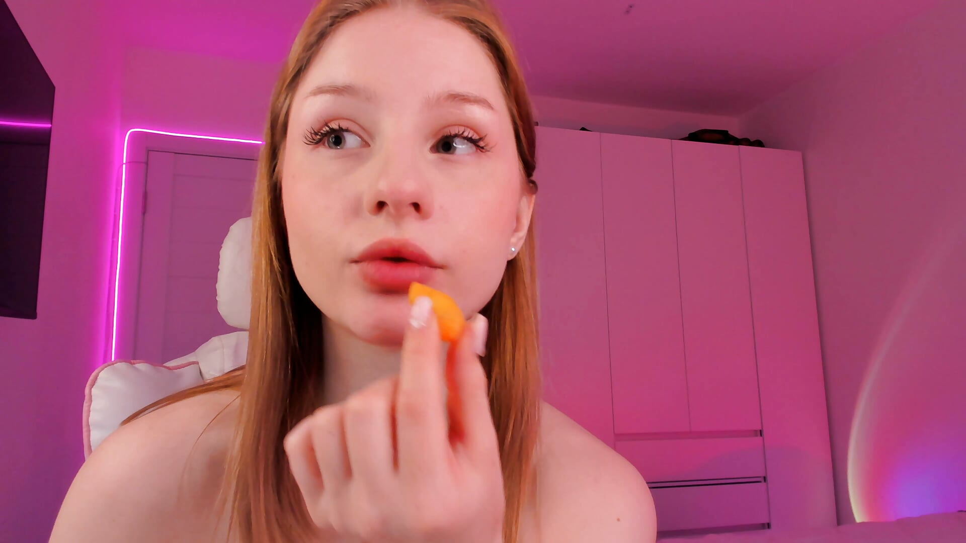 Eating Cheetos :D - vídeo de la modelo de cam Eva_Davi