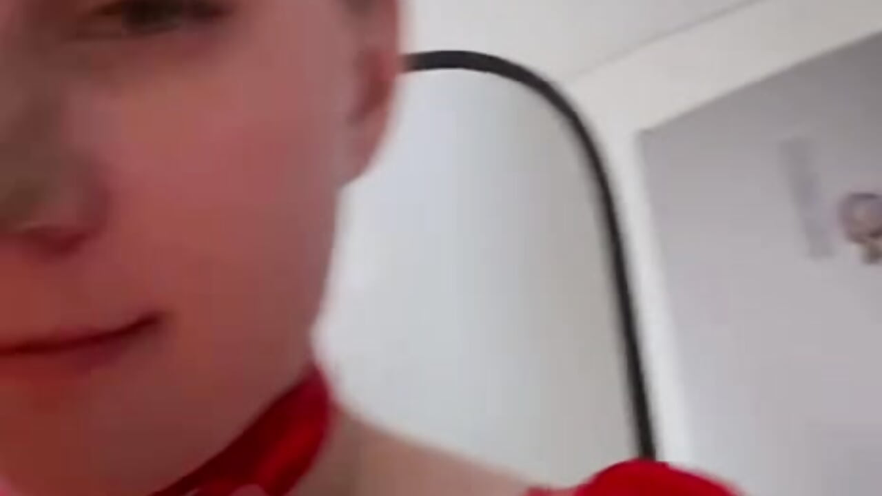 Sexy red costume – video modela na kameri Eva_Davi