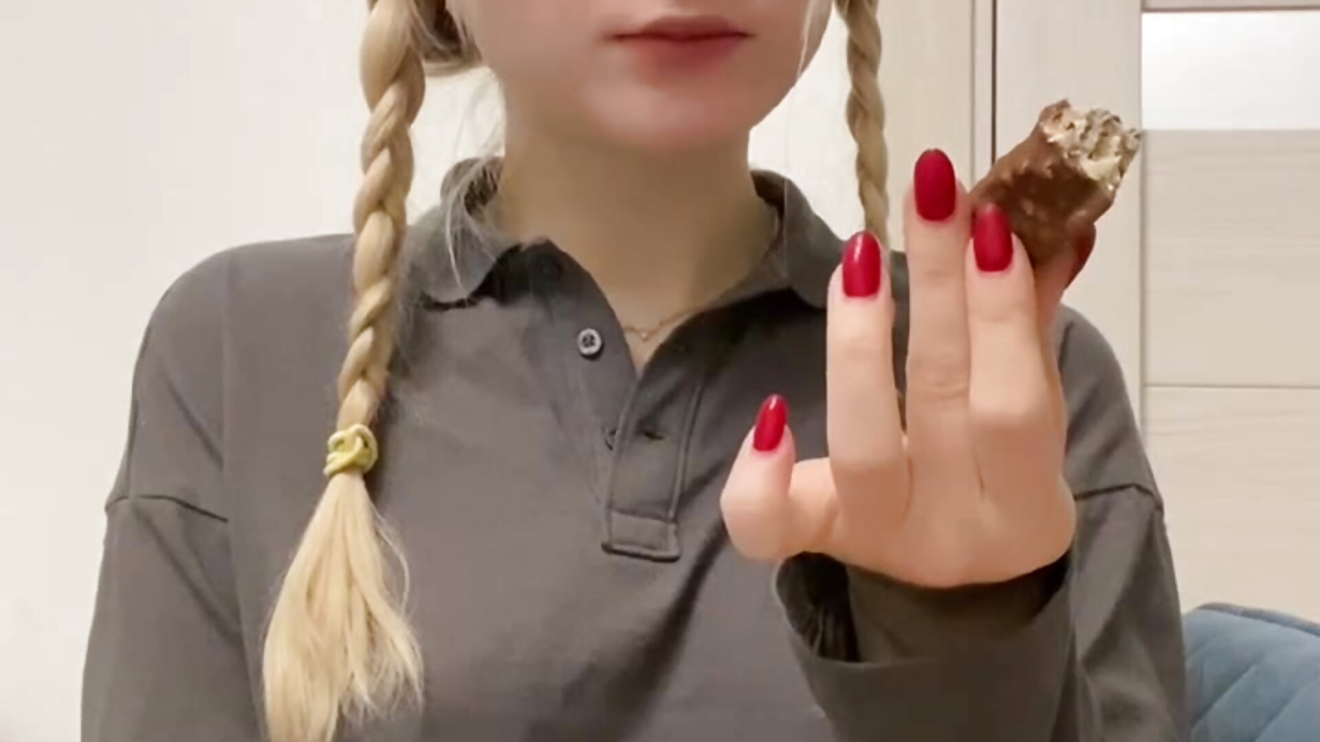 I love sweets! - vídeo de la modelo de cam Eva_Davi