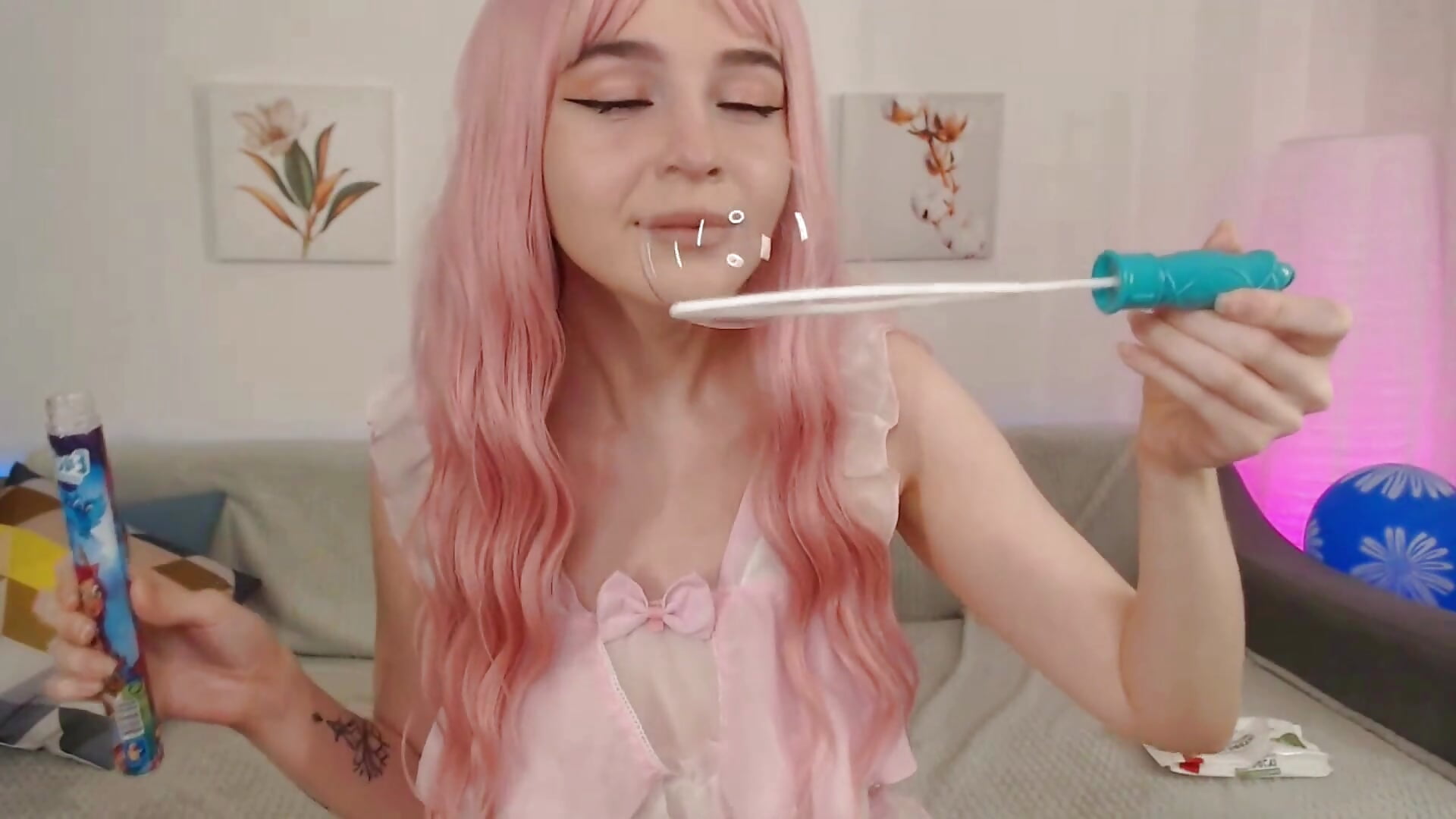 Catching soap bubbles - video by Mermaid_Melody cam model