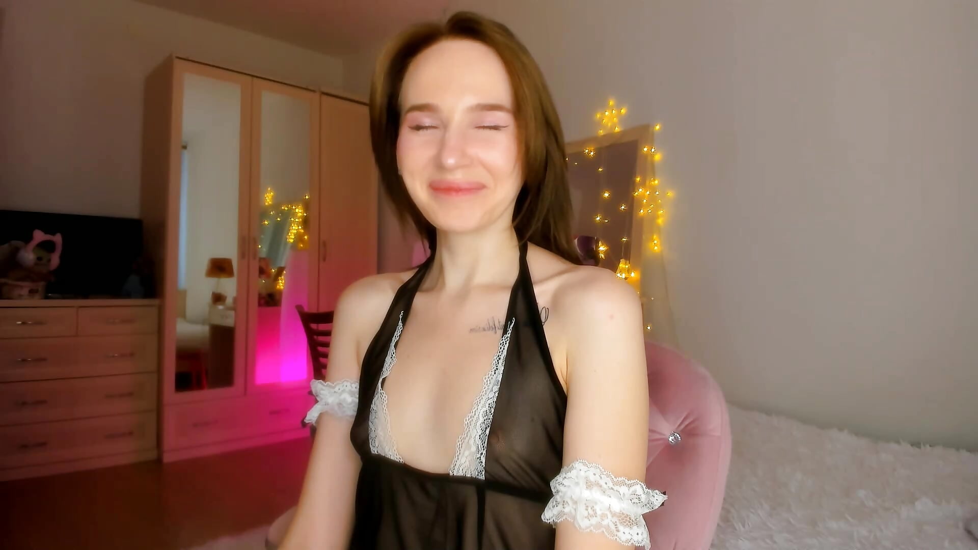 Funny Mia's facepalm - video by Mermaid_Melody cam model