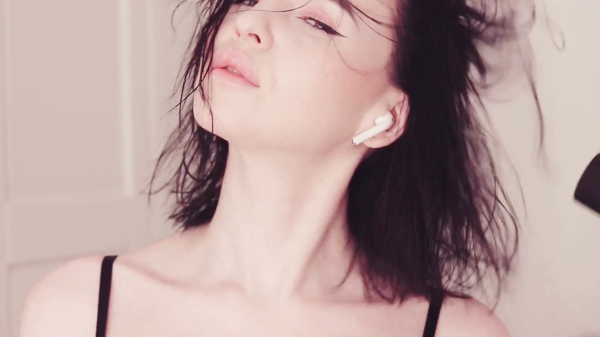 Drying my hair - video by Mermaid_Melody cam model