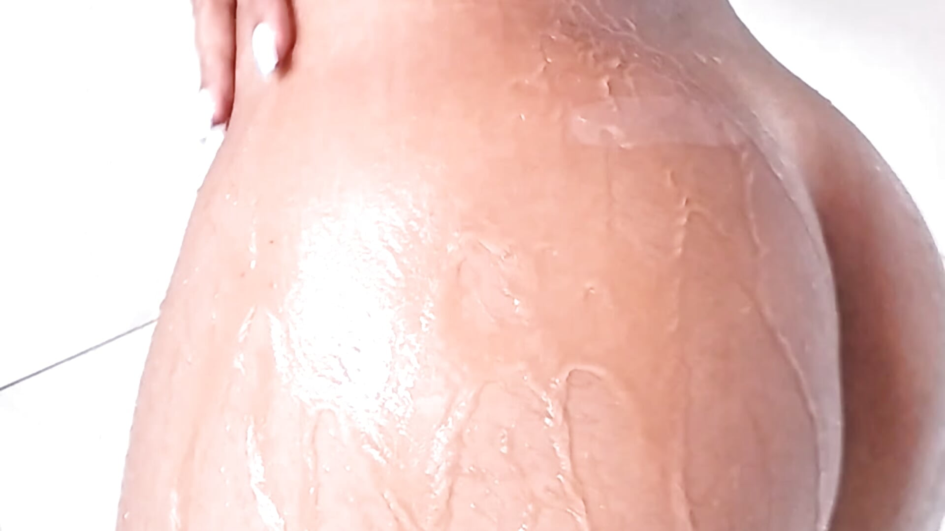 No banho 🚿🧼 - video by Pamy- cam model