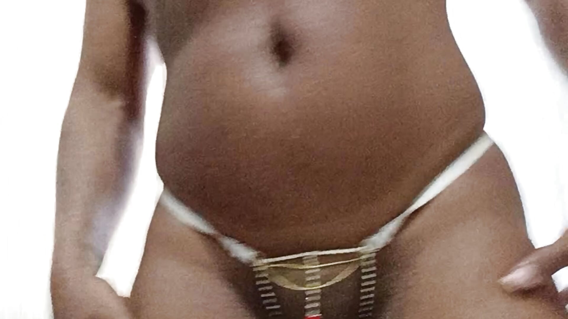 Fudendo a buceta com um dildo 🤤🤤 - video by Pamy- cam model