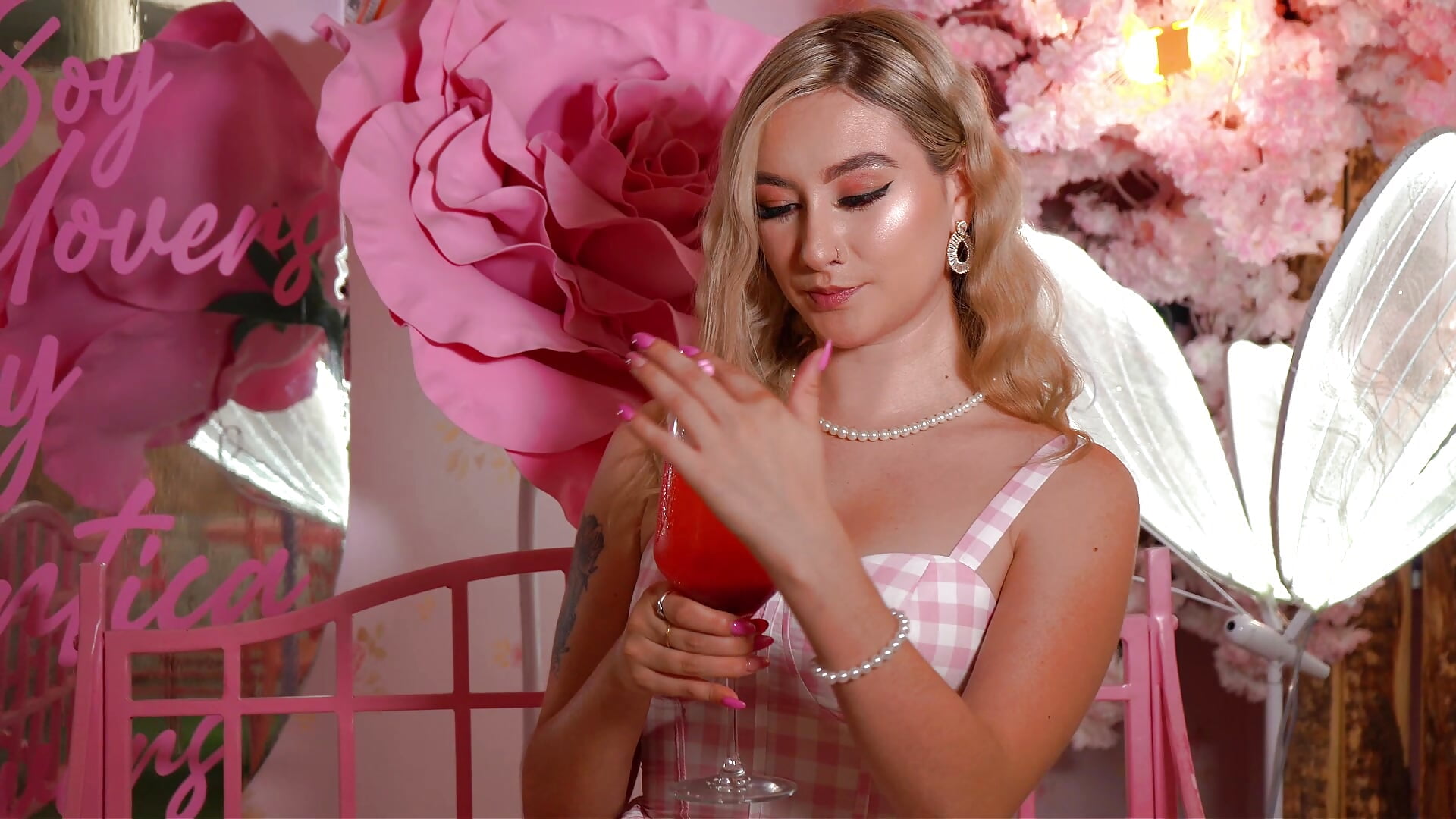 Blonde Rose Poison 😈🌺 - vídeo de la modelo de cam MaryDeniro
