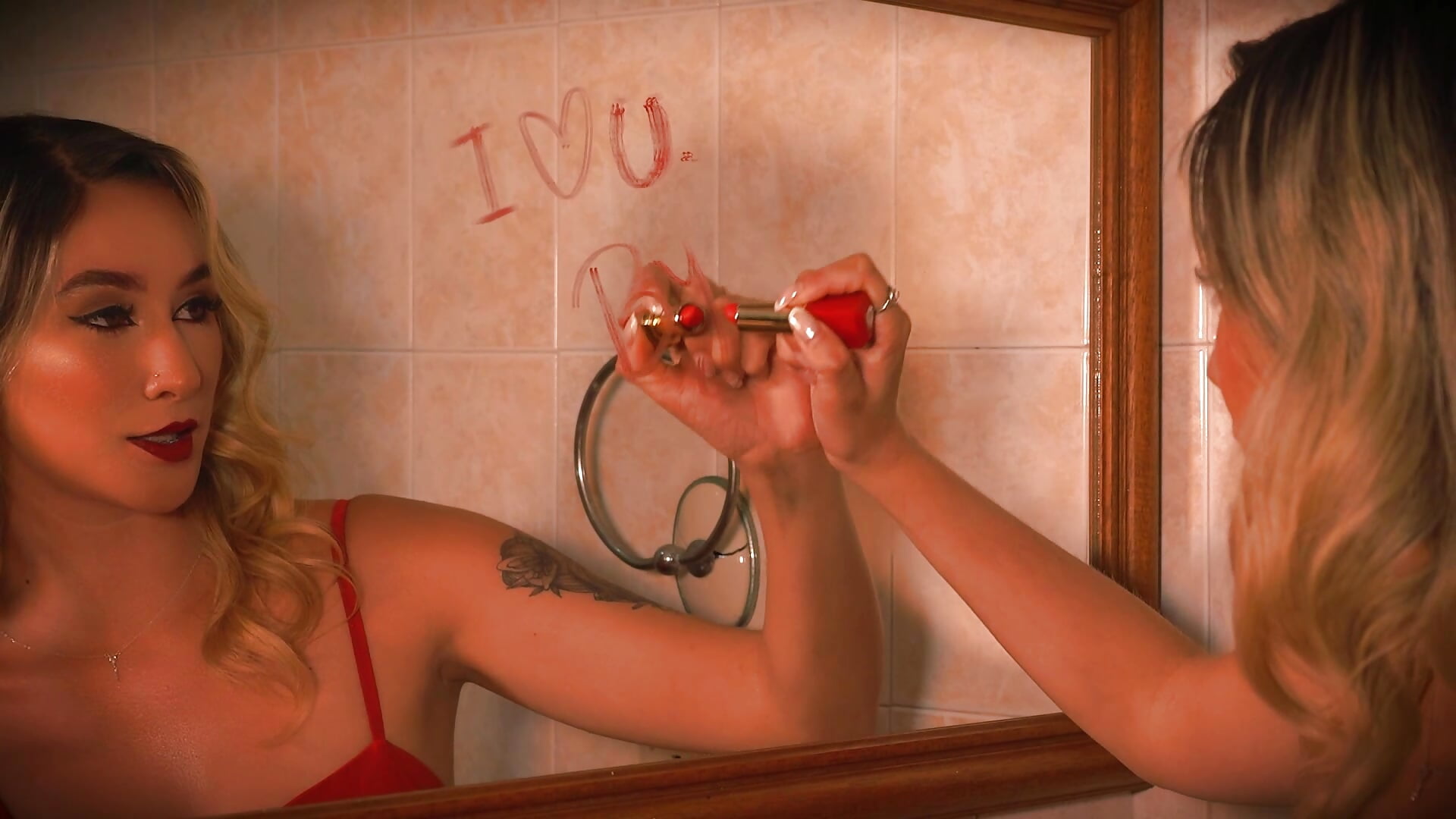 Mirror Lip Tease 👄 - vídeo de MaryDeniro modelo de câmara