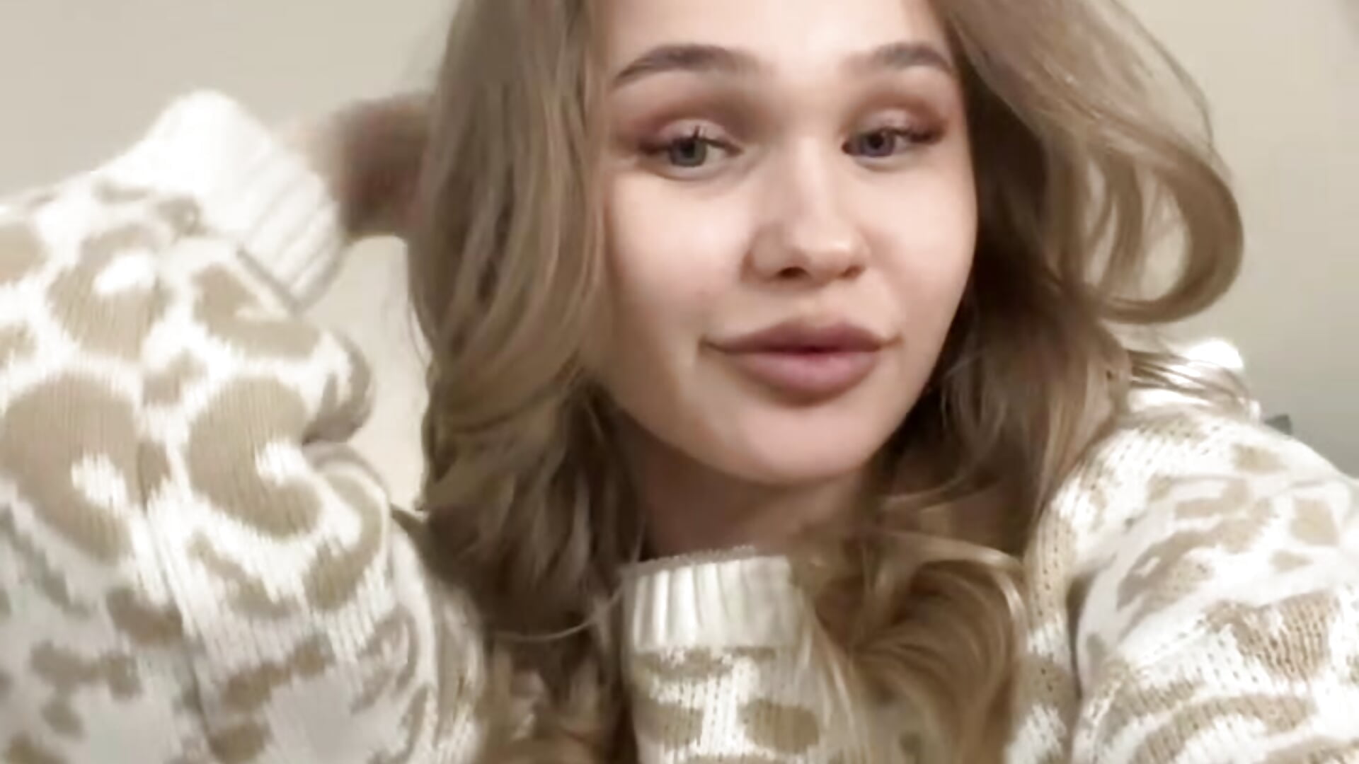 Feeling cute :) - vídeo de MarionYoung modelo de câmara