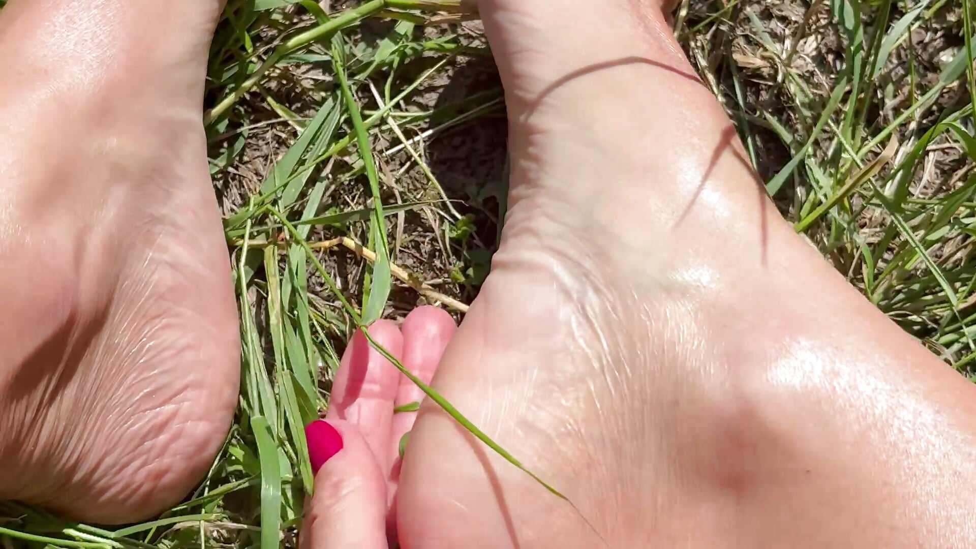 🦶 Outdoor feet and heel massage 🦶 – video od webkamerové modelky SexyBella41