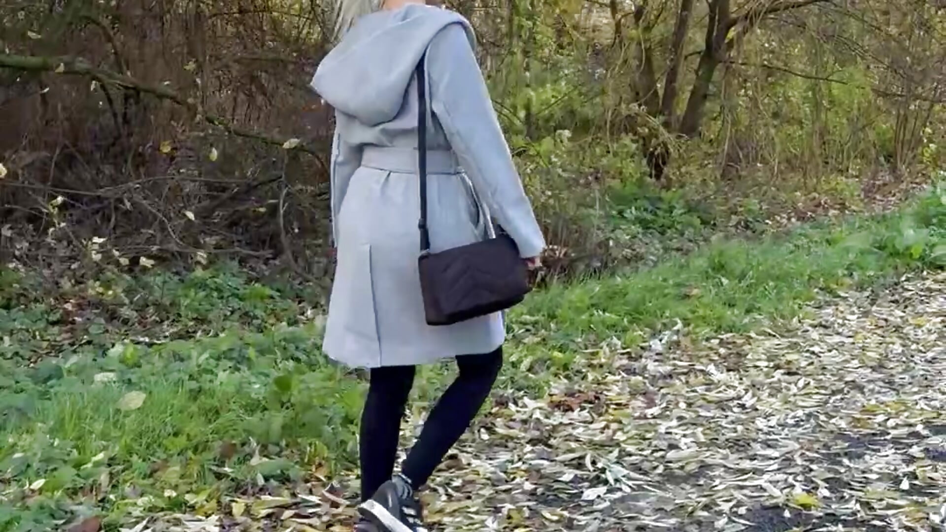 I love long walks ☀️🦋 - video by sexywildcat40 cam model