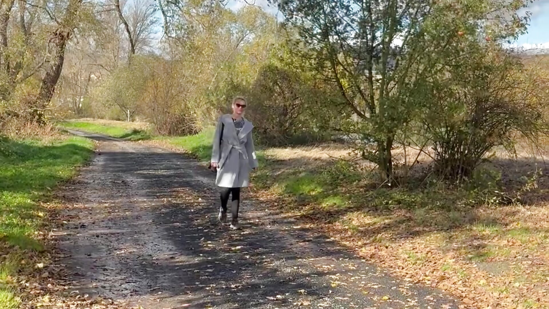 I love long walks. / Ich liebe lange Spaziergänge. - video by sexywildcat40 cam model