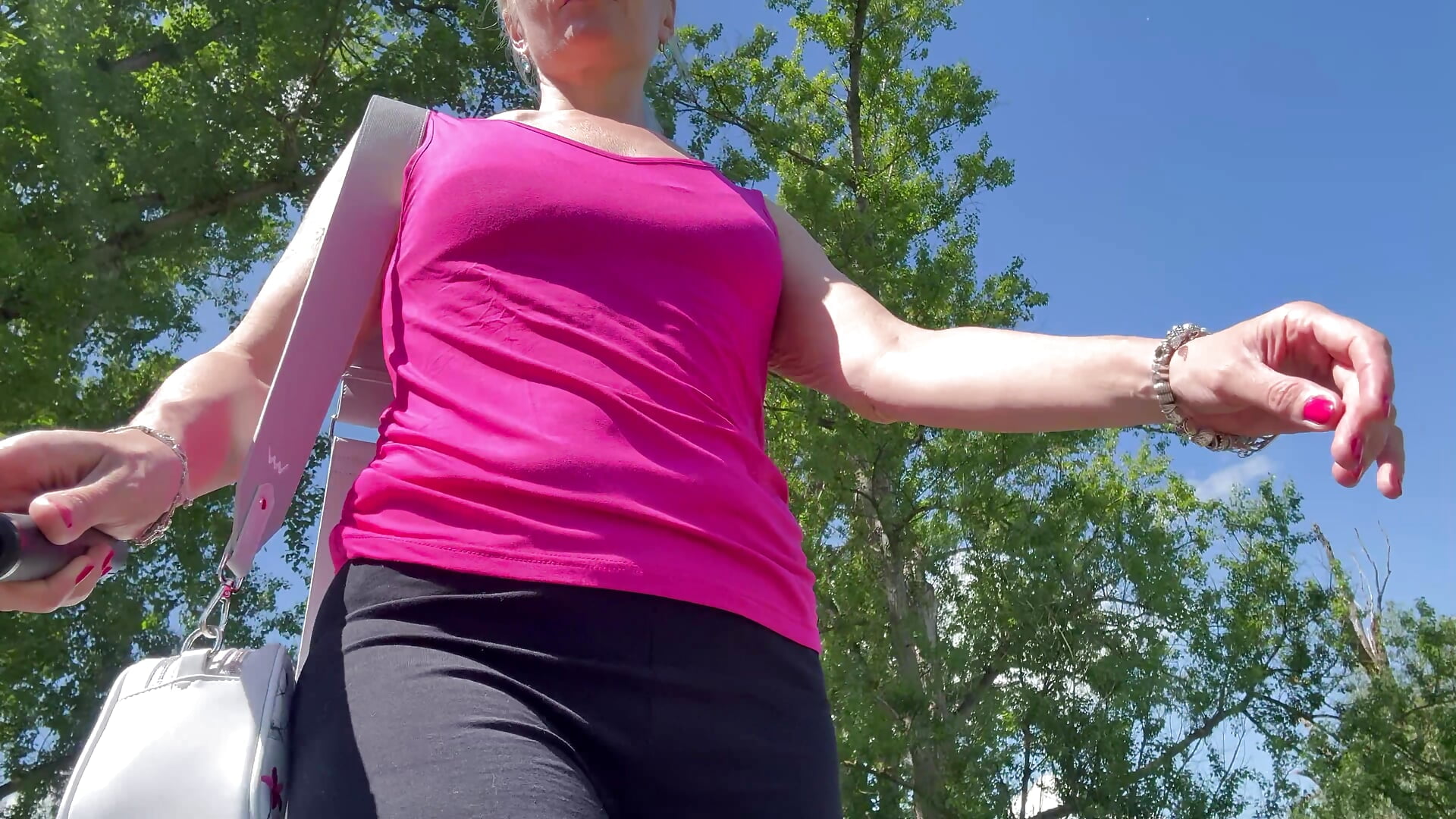 ☀️ softcore - on a walk, pussy through leggings☀️ – video od webkamerové modelky SexyBella41
