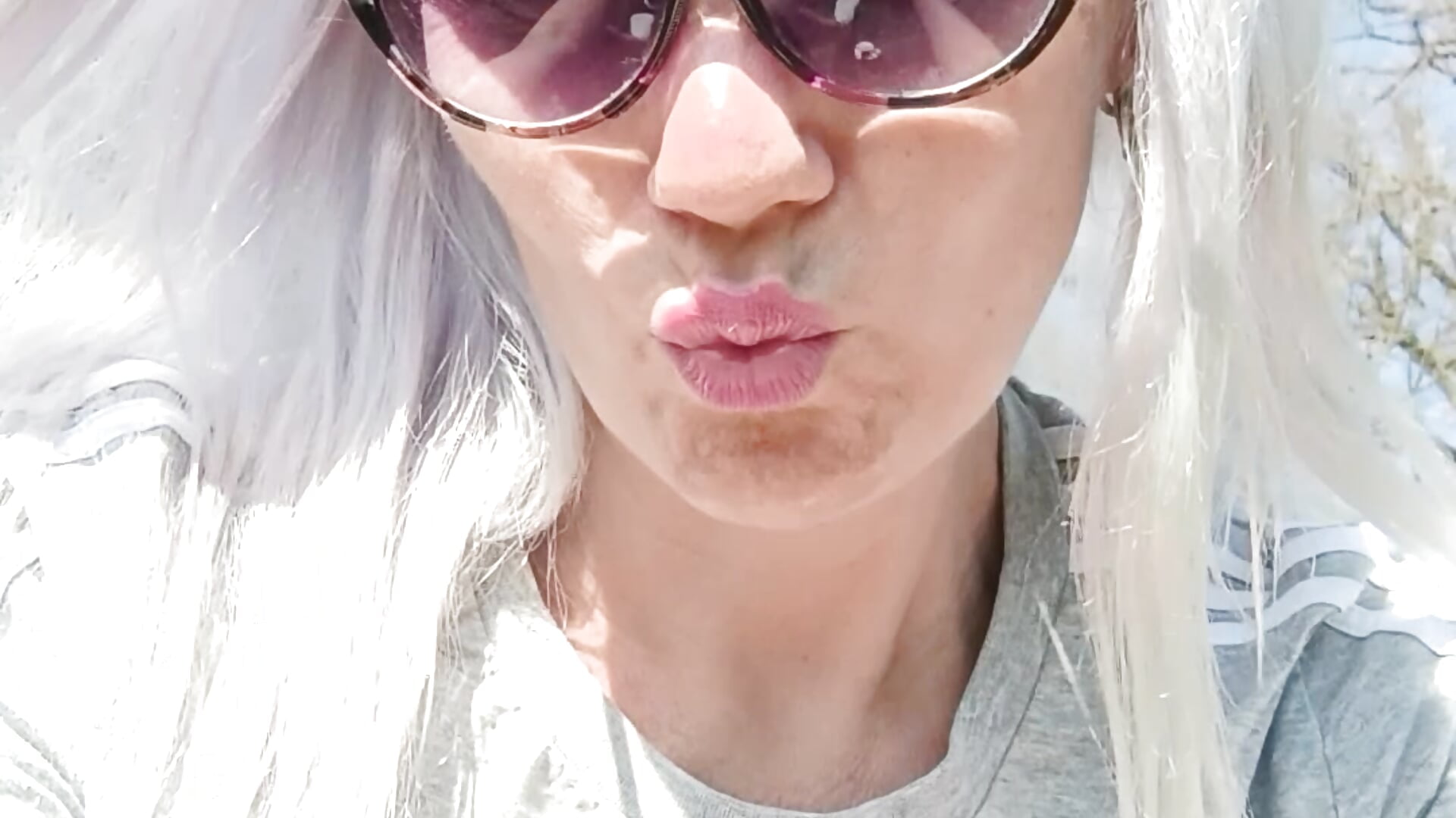 Outdoor Kiss for you 💋 - відео від вебкаммоделі sexywildcat40