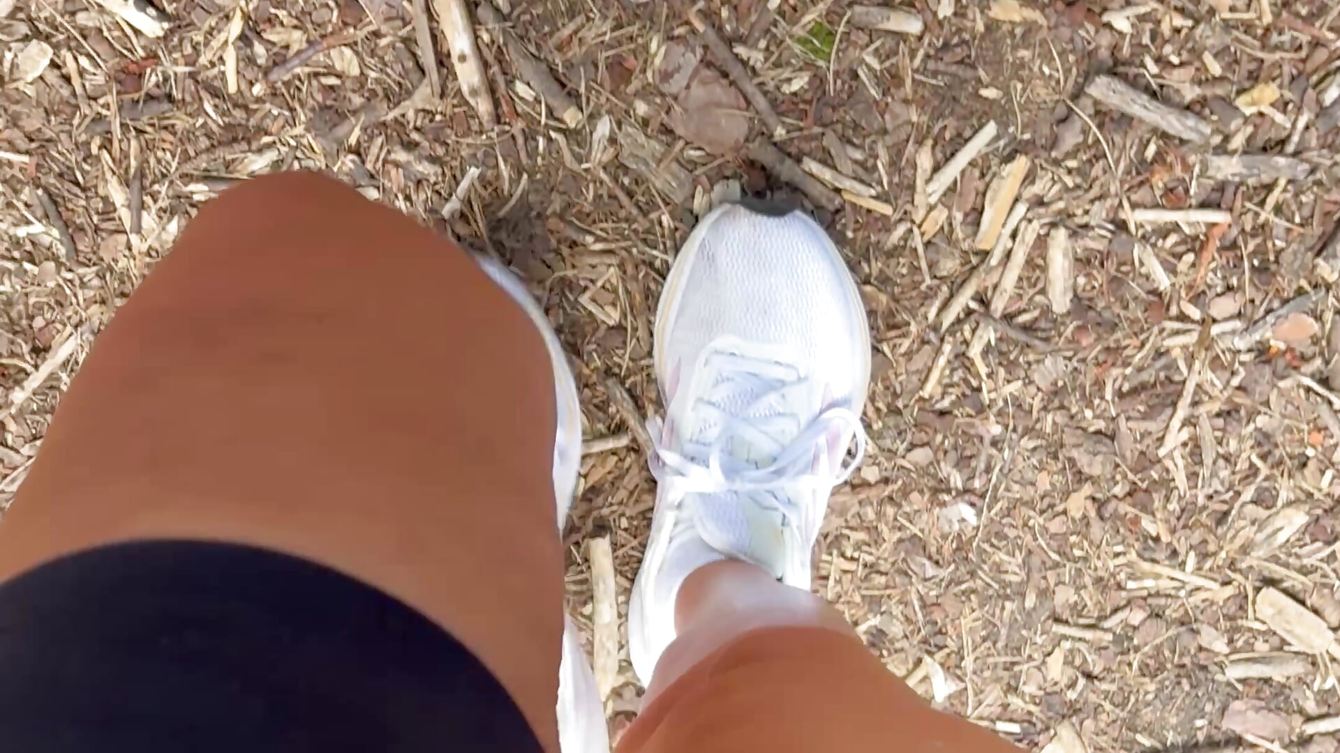 🩷☀️my sporty legs and white boots☀️🩷moje nohy a bílé botasky☀️🩷 soft video 🌸 – video od webkamerové modelky SexyBella41