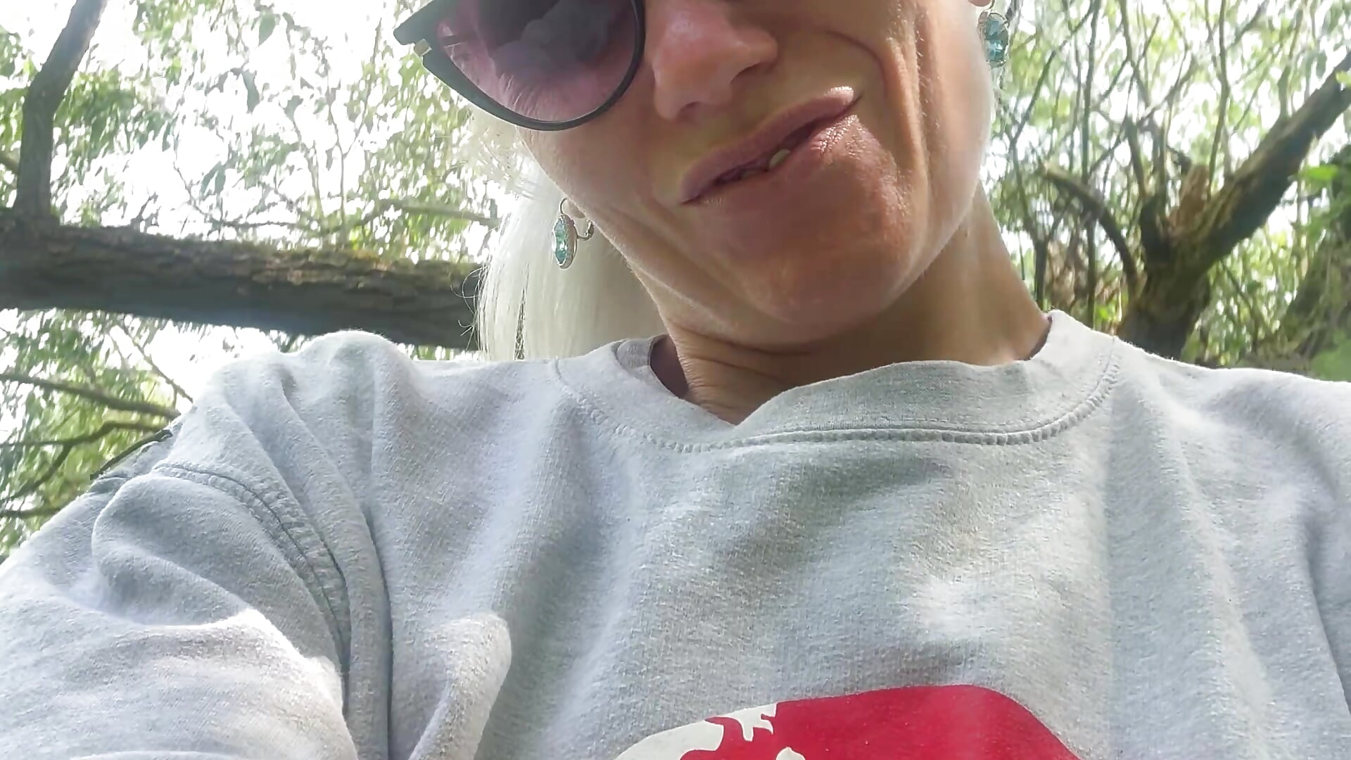 ❤️ outdoor greeting and kiss 💋 - Vídeo de sexywildcat40, modelo de vídeos