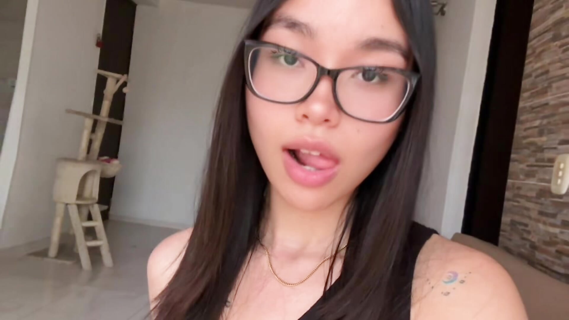 ❤️‍🔥 - video by Hips_hannah cam model