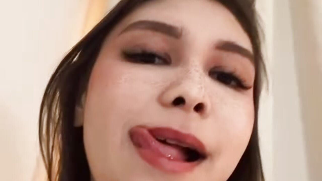 Bite my lips <3