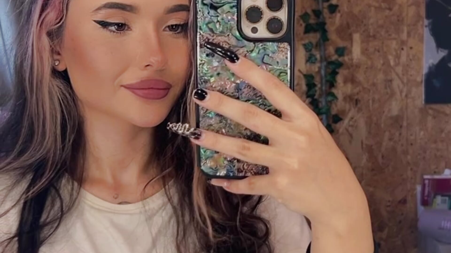 Cute pie 🫣 - video by FlexyBabes cam model