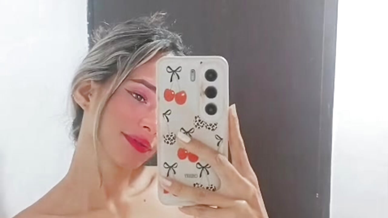 WhatsApp Video 2026-04-09 at 10,09,15 AM - vídeo de la modelo de cam SkiinnyAna