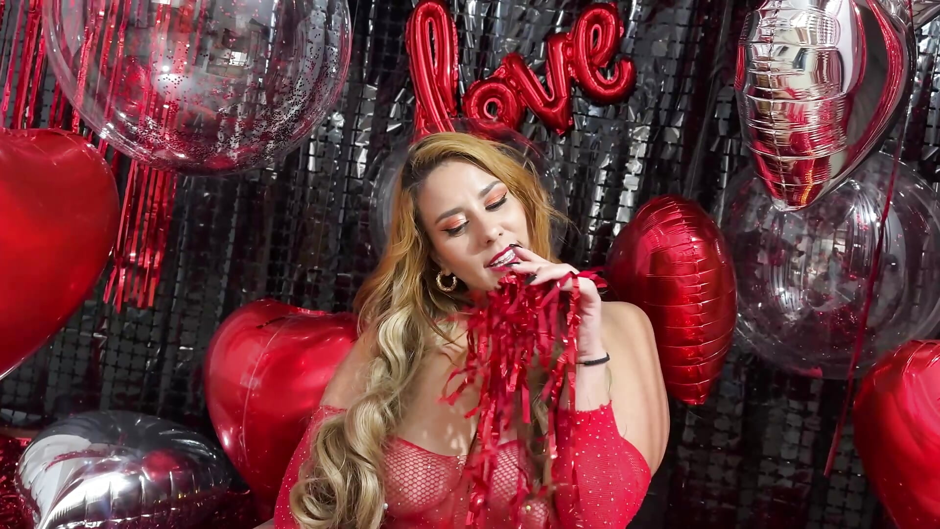 SAN VALENTÍN  💗💗💗 - فيديو من TaraCarson موديل الكام