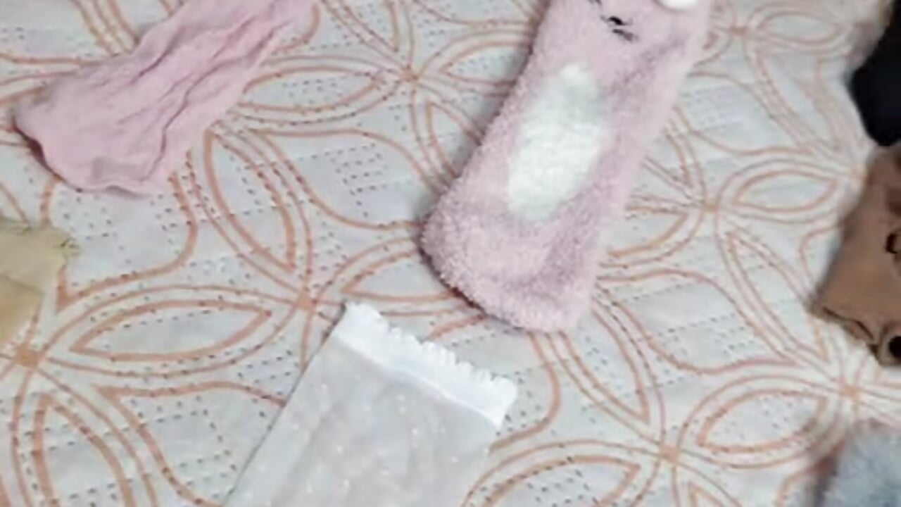 short socks and short nylon socks – video modela na kameri im-eliza