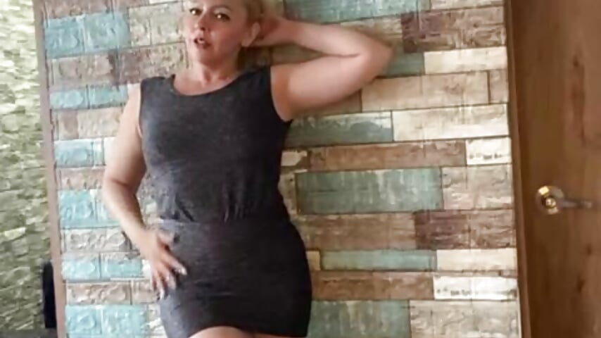 How do I look in a dress? - vidéo du modèle de showcams _Addic_