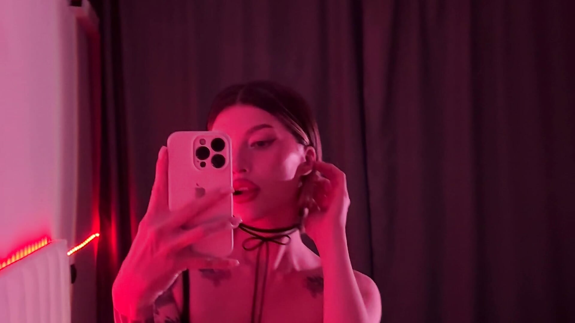 Showing myself in my underwear - video của người mẫu cam ellie_miu