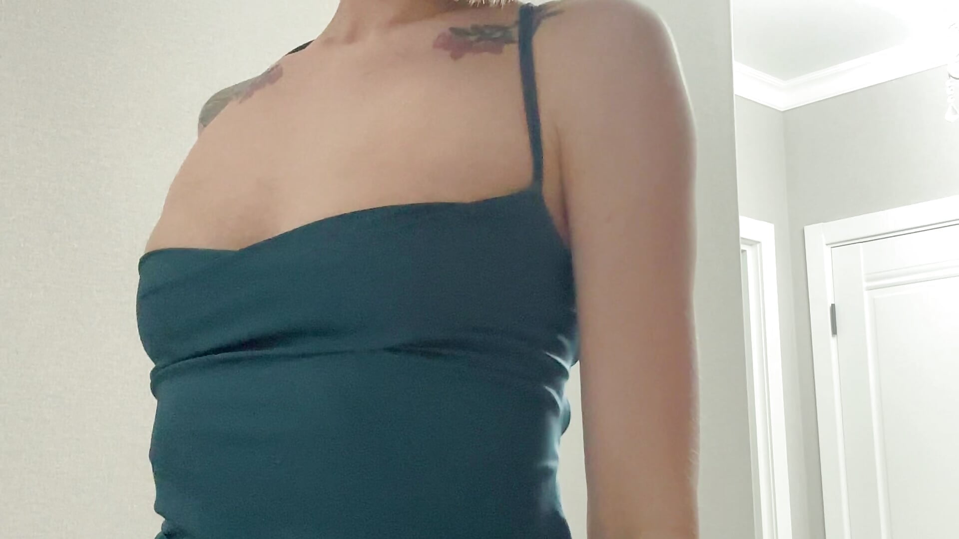 Dance for you, my legs and ass - video của người mẫu cam ellie_miu