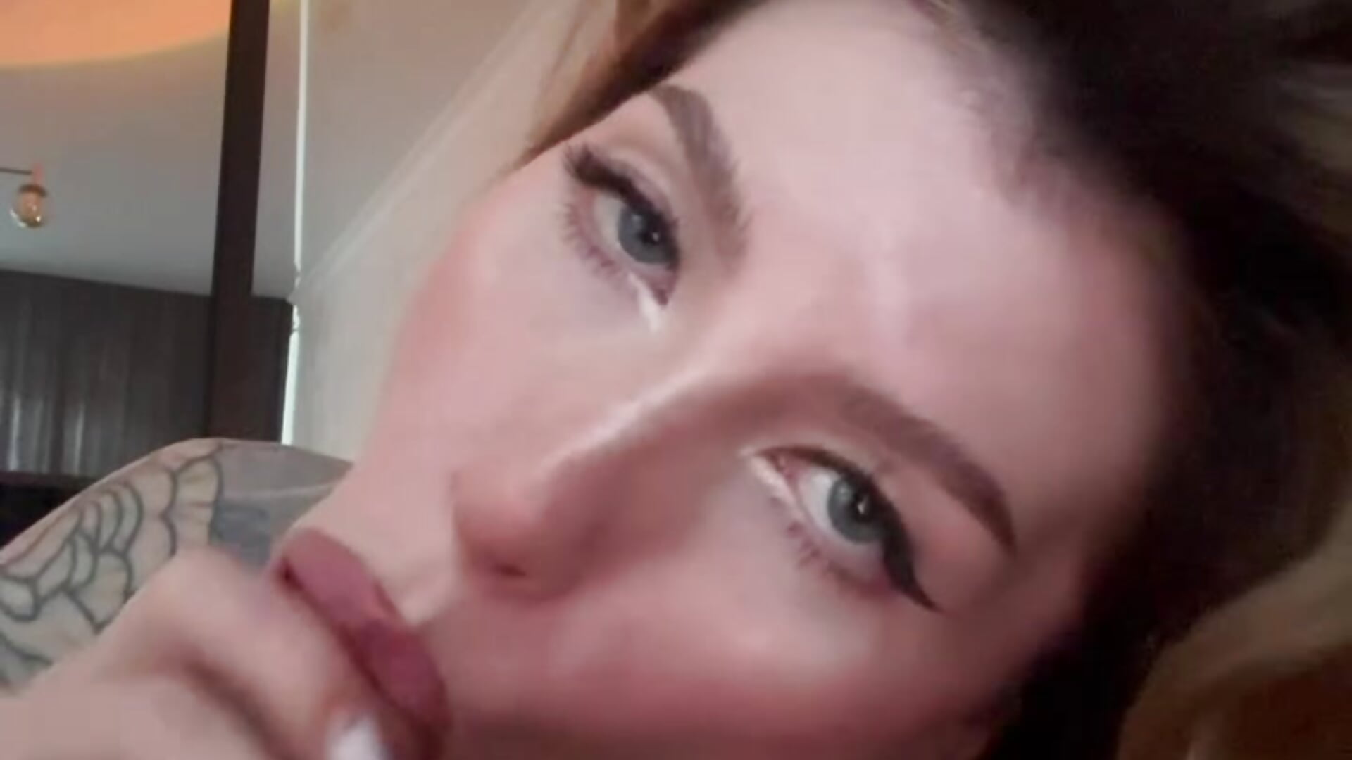 passionate blowjob - video của người mẫu cam ellie_miu