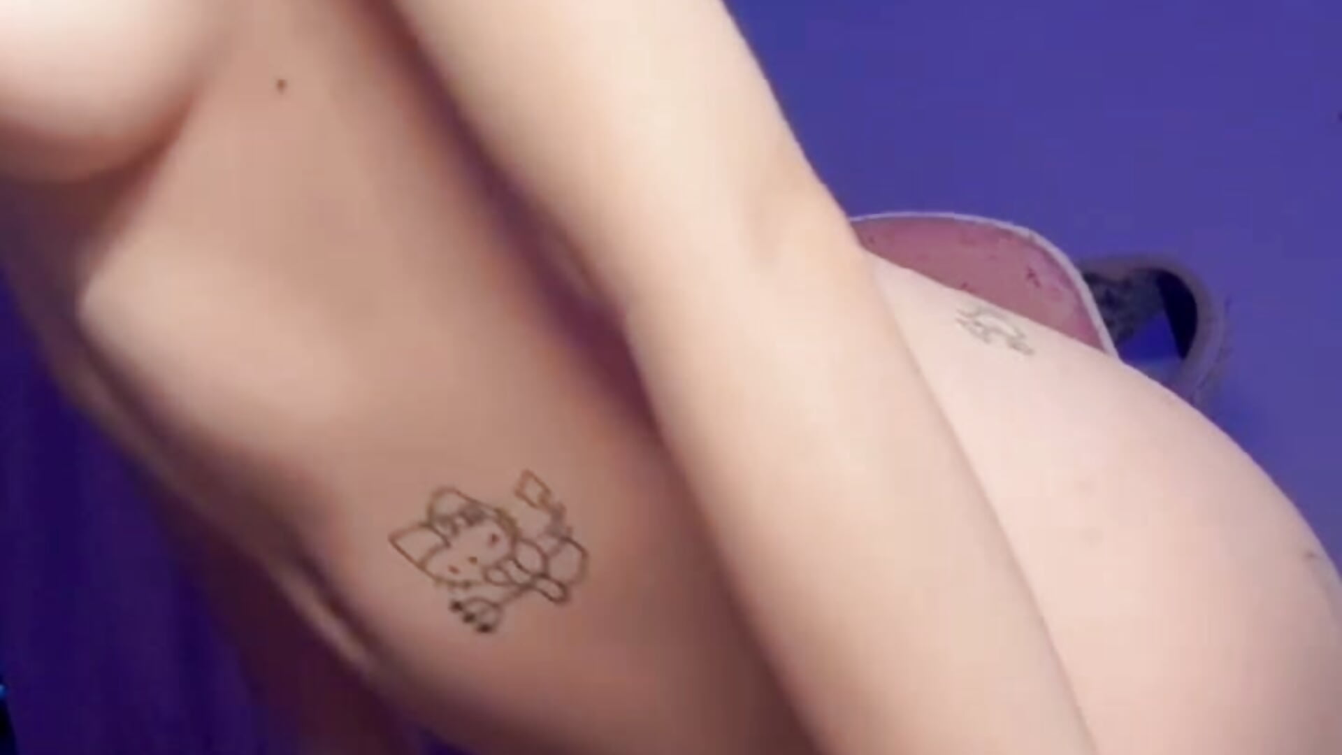 8664995861203472976.mp4 - vídeo de CoddleWeeper_ modelo de câmara