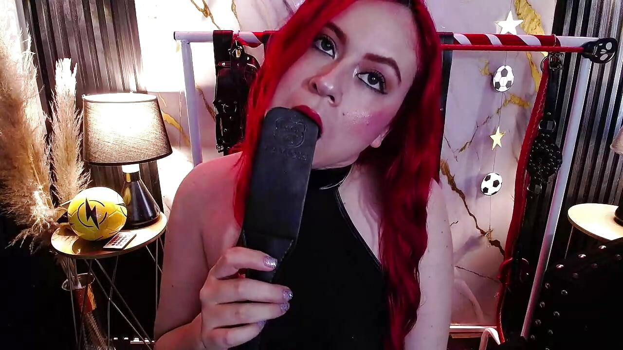 spank my face with a paddle to be a bad girl 🔥 - vidéo du modèle de showcams Naty_slavedoll