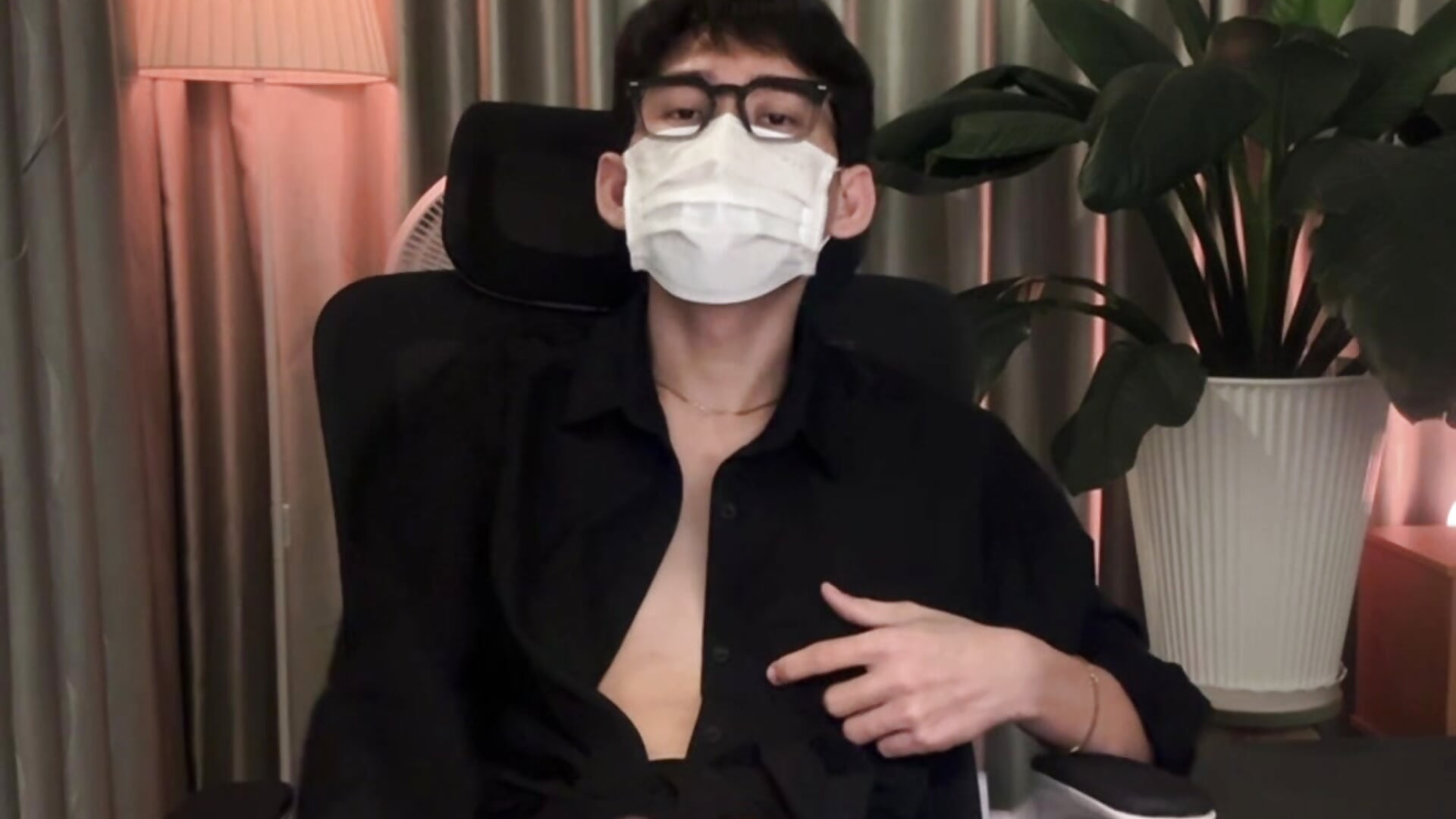 Online on February 7th - βίντεο μοντέλου MinhTuanLive